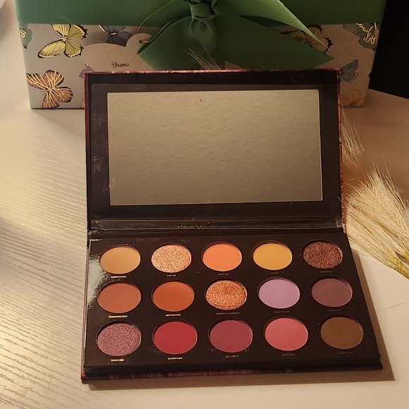 HIPDOT ZION Pressed Pigment Eyeshadow Palette - Picture 6 of 8